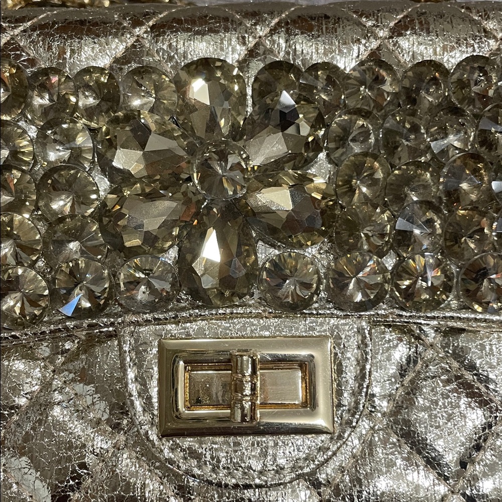 Elegant Gold Quilted Women's Bag - Picture 12 of 13